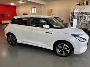 Suzuki Swift 1.2 Sakura Top Hybrid
