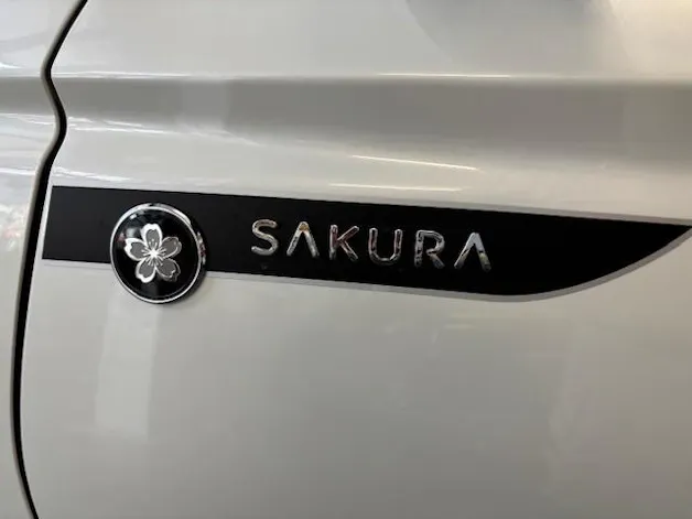 Suzuki Swift 1.2 Sakura Top Hybrid