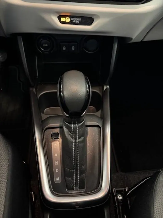 Suzuki Swift 1.2 Sakura Top Hybrid
