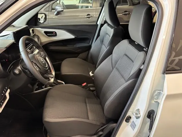 Suzuki Swift 1.2 Sakura Top Hybrid