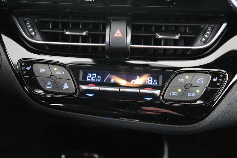 image du véhicule TOYOTA C-HR