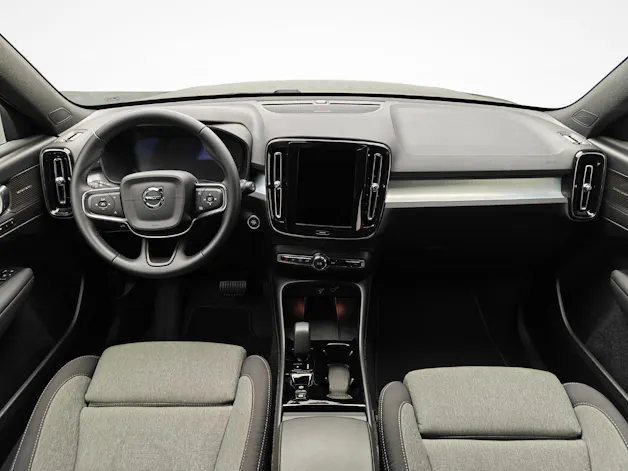 Volvo XC40 2.0 B3 MH Plus Dark