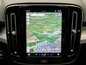 Fahrzeugbild VOLVO XC40 2.0 B3 MH Plus Dark