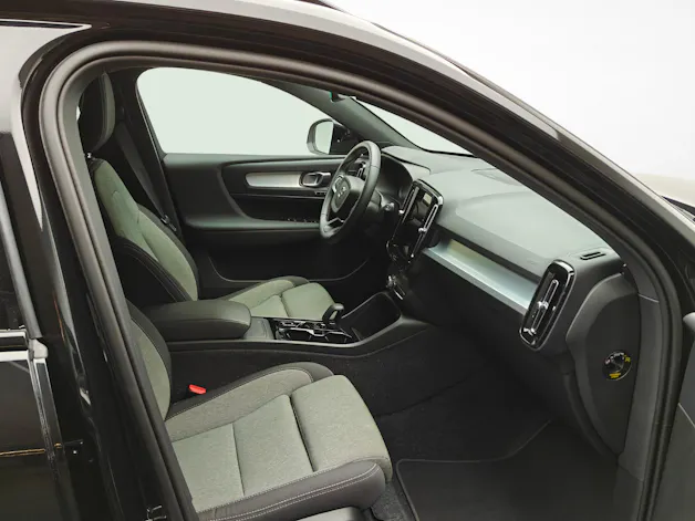 Volvo XC40 2.0 B3 MH Plus Dark