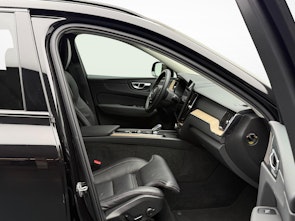 image du véhicule VOLVO XC60 2.0 B5 MH Plus Dark AWD