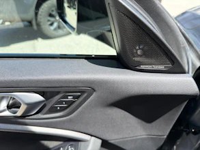 https://vehicle.imgix.net/4216696/ebb527dd-d476-4354-baba-dcdcc71737da.jpg