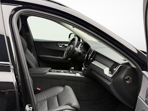 image du véhicule VOLVO XC60 2.0 B5 MH Plus Dark AWD