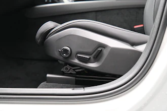 https://vehicle.imgix.net/4216823/2710d289-6a84-49eb-a98b-951cd79be727.JPG