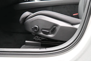image du véhicule VOLVO XC60 2.0 T6 TE Ultra Dark eAWD