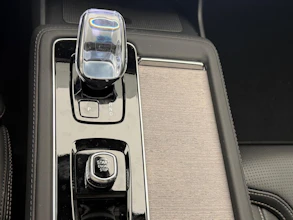 https://vehicle.imgix.net/4216888/a07c323c-0772-4495-9e47-36df71bb3a48.jpeg