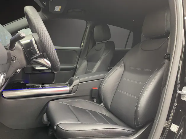 Mercedes-Benz EQA 300 4MATIC "Excellence Edition"