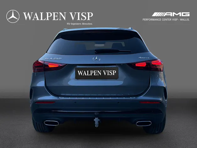 Mercedes-Benz GLA 250 4Matic 8G-DCT Swiss Star