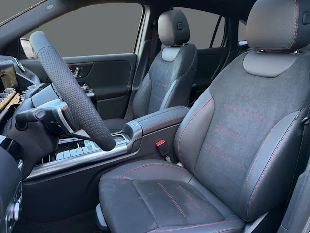 Mercedes-Benz GLA 250 4Matic 8G-DCT Swiss Star