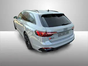 Audi RS4 Avant quattro tiptronic