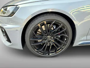 Audi RS4 Avant quattro tiptronic