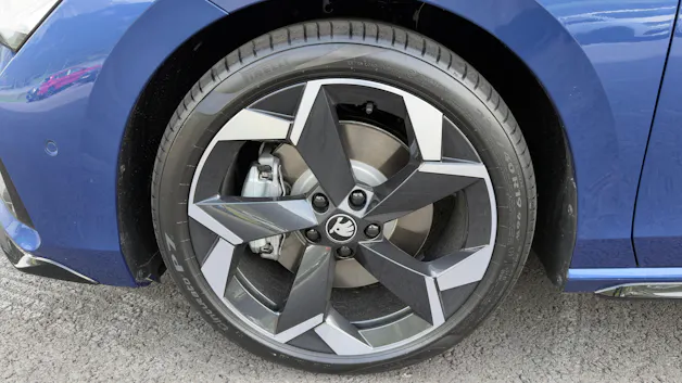 Škoda Sup. SL 2.0 TSI 265PS 7DSG 4x4 2000ccm 265PS/195kW 4 Zylinder TSI Benzin