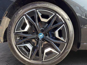 BMW iX xDrive40 Launch Edition