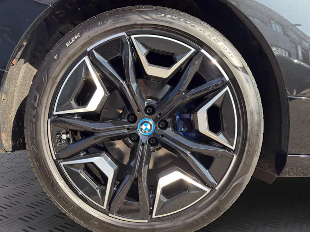 BMW iX xDrive40 Launch Edition