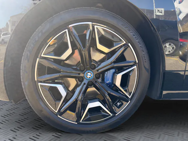 BMW iX xDrive40 Launch Edition