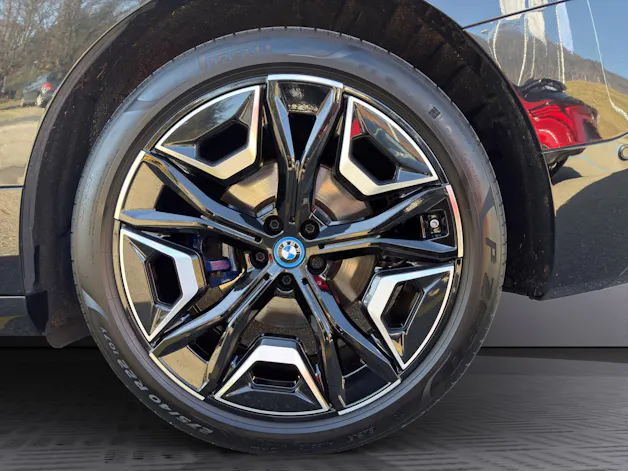 BMW iX xDrive40 Launch Edition
