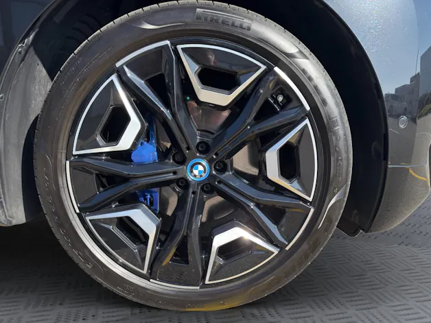 BMW iX xDrive40 Launch Edition
