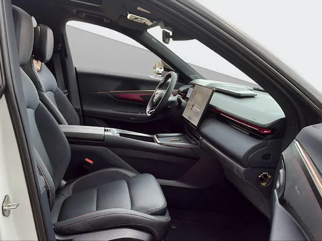Lynk & Co 08