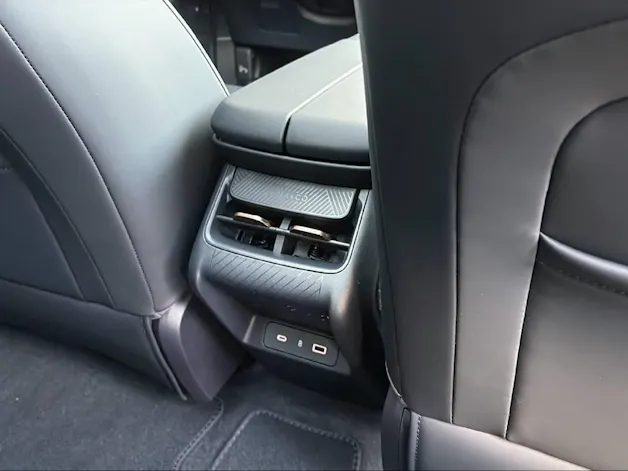 Lynk & Co 08