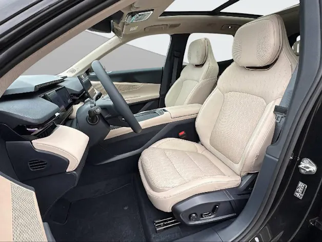 Lynk & Co 08