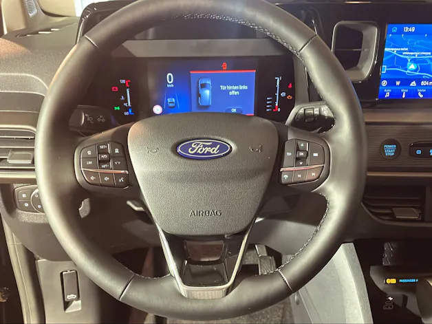 Ford Tourneo Courier 1.0 EcoBoost Titanium