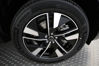https://vehicle.imgix.net/4217933/f9a754ac-454c-4fcf-905d-43c47d4195bb.jpg