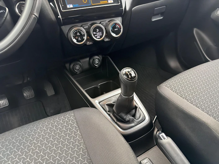 Fahrzeugbild SUZUKI SWIFT