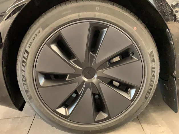Tesla Model 3 Basis