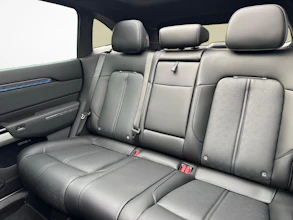 https://vehicle.imgix.net/4218590/cf8f95bc-1b2a-496a-bf00-2bba6b66bcba.jpg