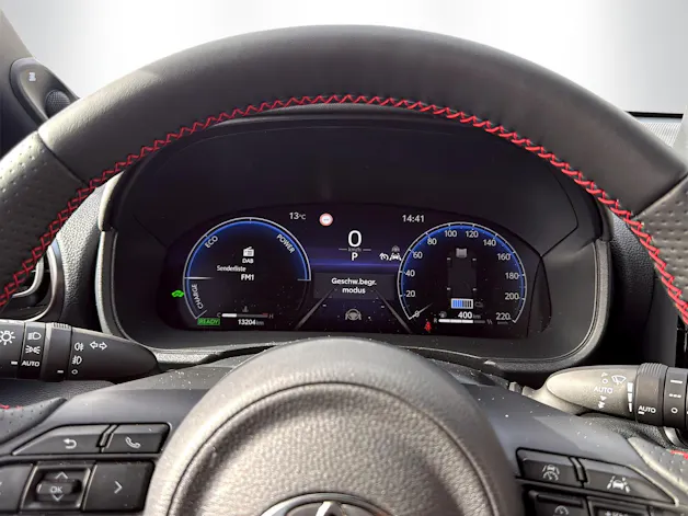 Toyota Yaris 1.5 VVT-i HSD GR Sport