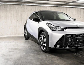https://vehicle.imgix.net/4218707/4272e9b0-4234-4a06-b759-80004fb89547.jpg