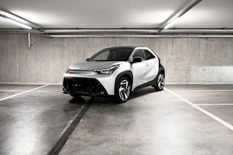 https://vehicle.imgix.net/4218707/bcf210e2-aa07-408f-b52d-07b82da62c30.jpg