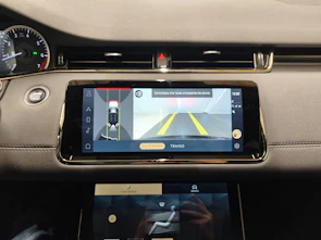 immagine del veicolo LAND ROVER Range Rover Evoque 2.0 T 250 R-Dynamic SE + Gancio traino elettrico e Ruote invernali