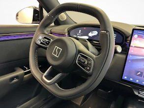 https://vehicle.imgix.net/4218993/a0e8cef3-2e37-4f16-9c10-14a1dbc2a8b7.jpg