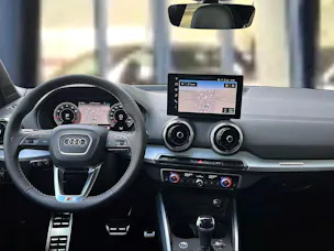 Audi Q2 40 TFSI S line Attraction quattro S-tronic Mythosschwarz Metallic