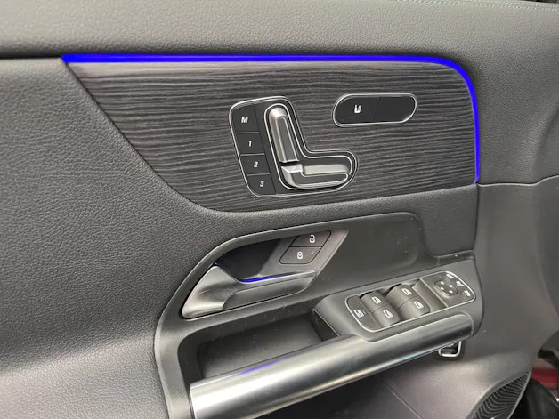 Mercedes-Benz EQA 300 4MATIC "Excellence Edition"
