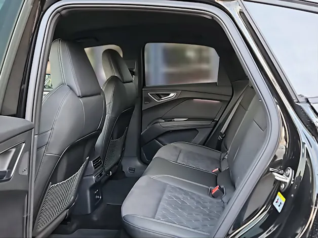 Audi Q4 Sportback e-tron 45 Attraction quattro Mythosschwarz Metallic