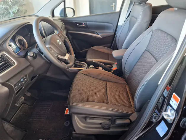 Suzuki S-Cross 1.5 Compact Top Hybrid 4x4