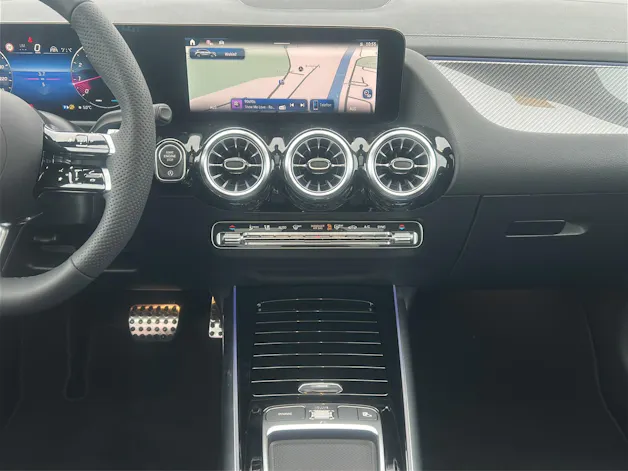 Mercedes-Benz GLA 250 Swiss Star AMG Line 4matic