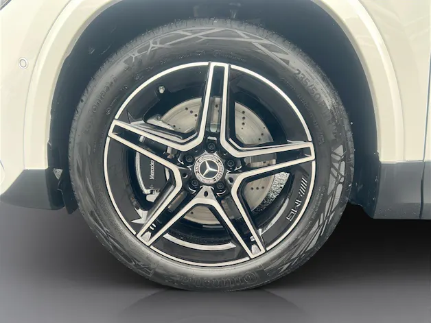 Mercedes-Benz GLA 250 Swiss Star AMG Line 4matic