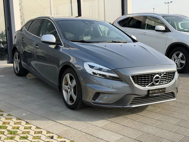 Volvo V40 2.0 D2 Momentum R-Design S/S