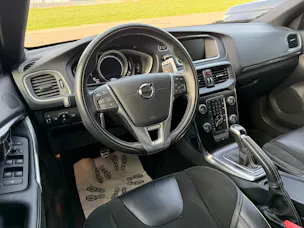 Volvo V40 2.0 D2 Momentum R-Design S/S