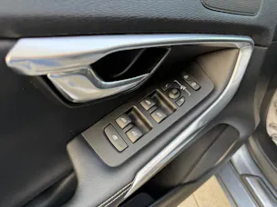 Volvo V40 2.0 D2 Momentum R-Design S/S