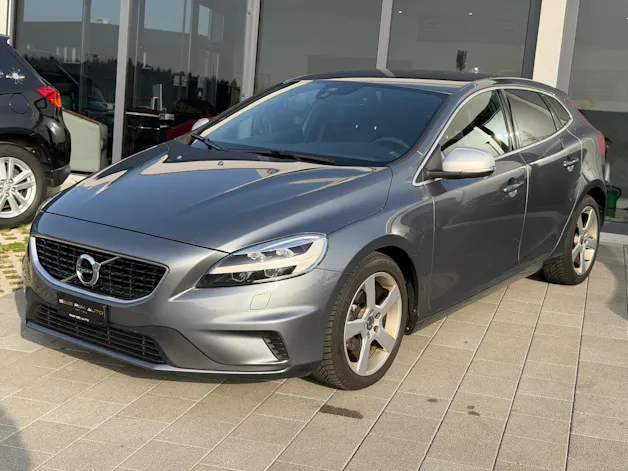 Volvo V40 2.0 D2 Momentum R-Design S/S