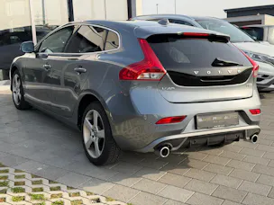 Volvo V40 2.0 D2 Momentum R-Design S/S