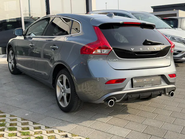 Volvo V40 2.0 D2 Momentum R-Design S/S